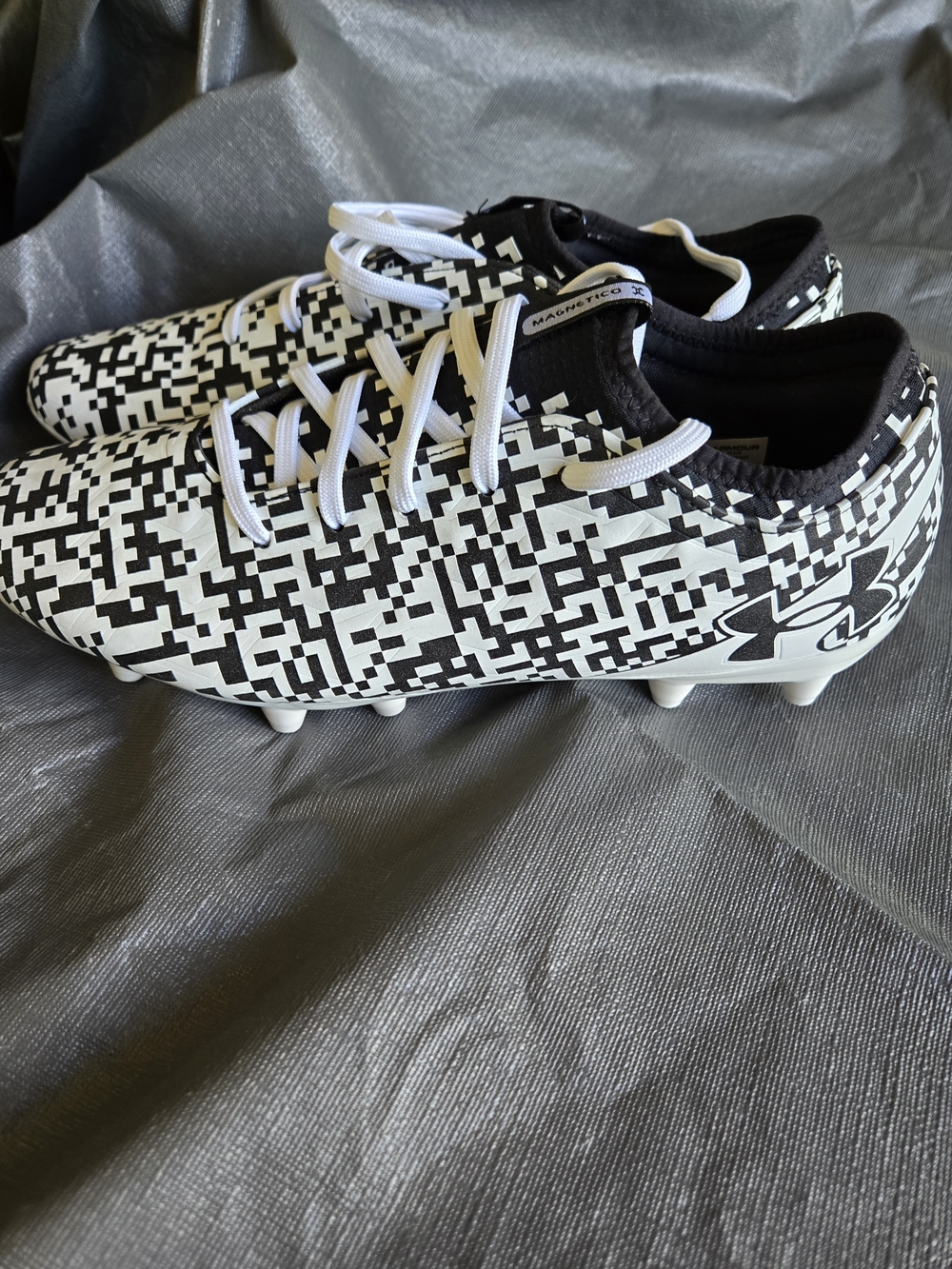 Under Armour Black & White Pixel Pattern Soccer Cleats Size M10 W11.5